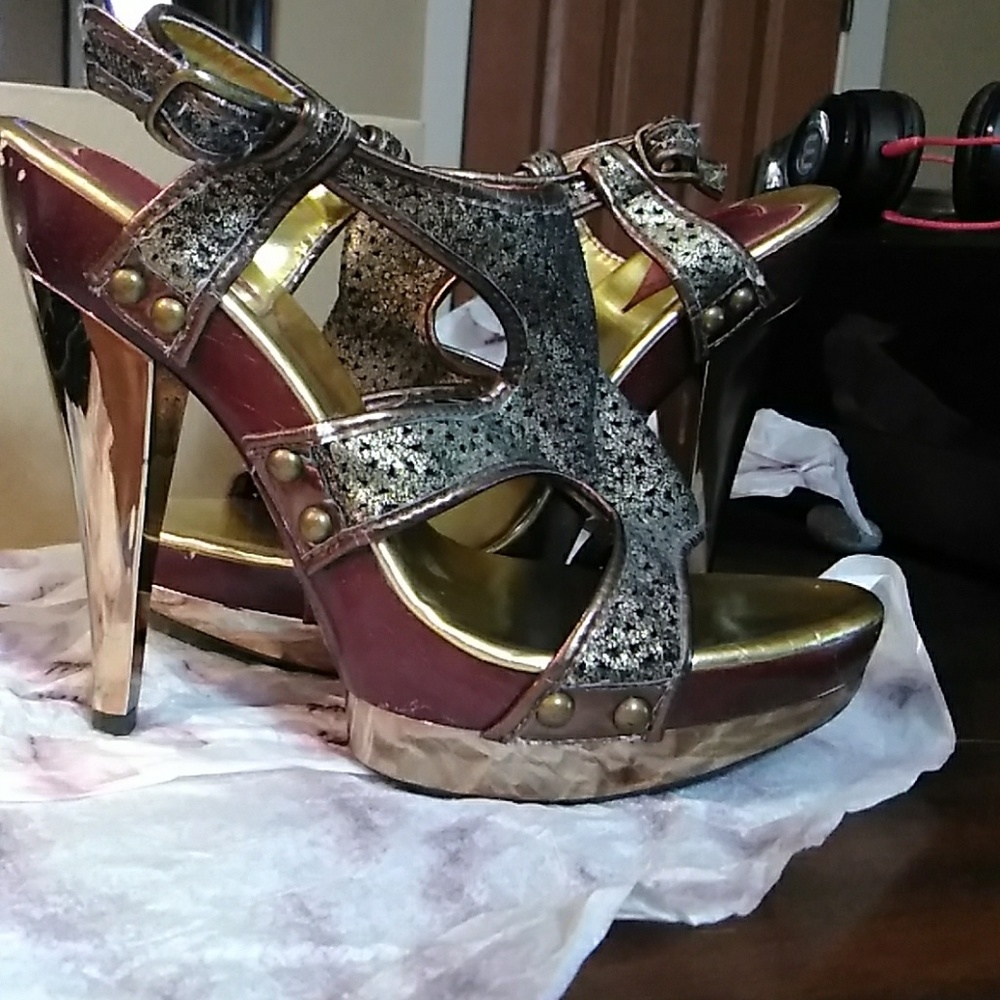Heels - Picture 1 of 5